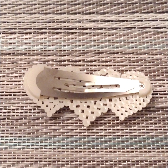 Triple Heart Faux Pearls Hair Clip - Picture 2 of 2